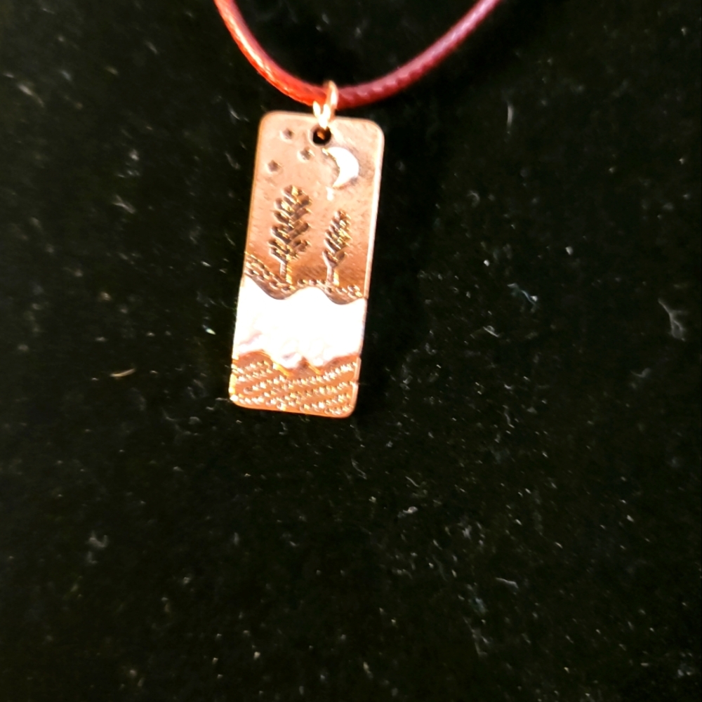 NWOT! Coppertone Nature scene necklace! (G23)